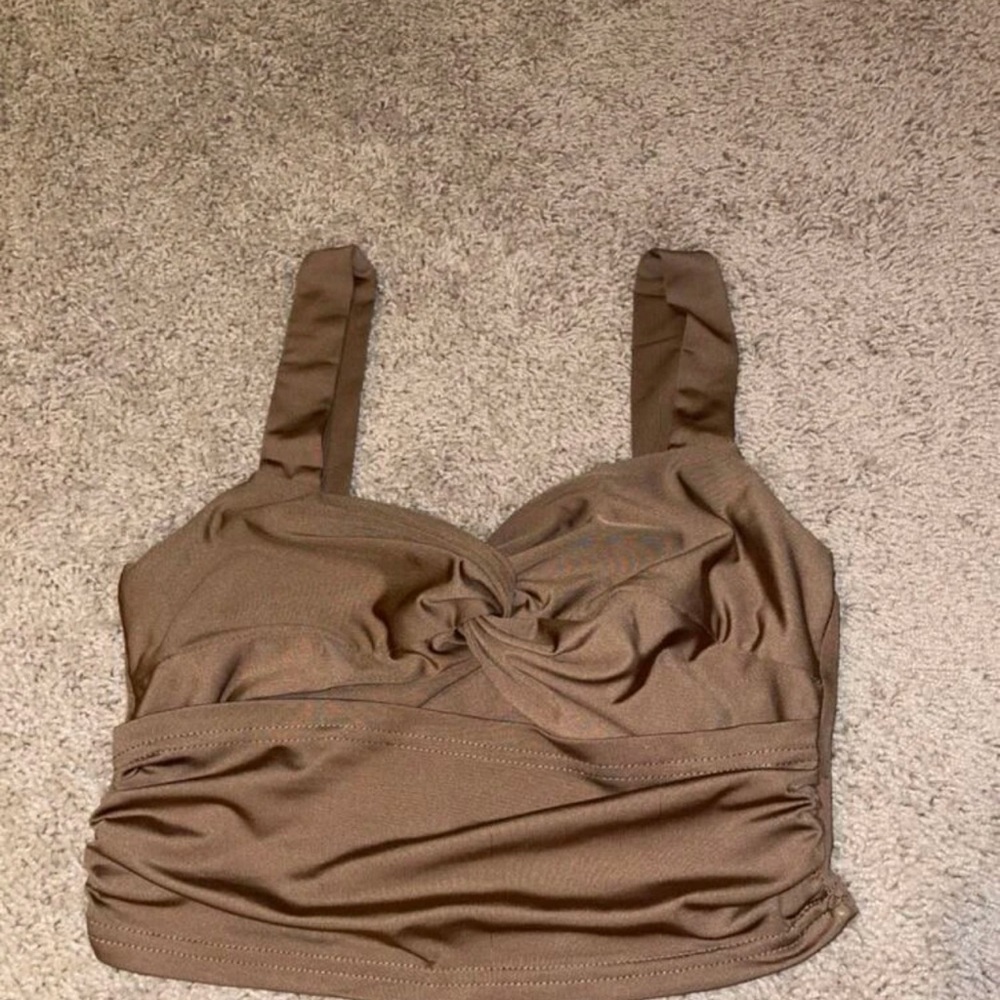 D&M twist front cut out crop top